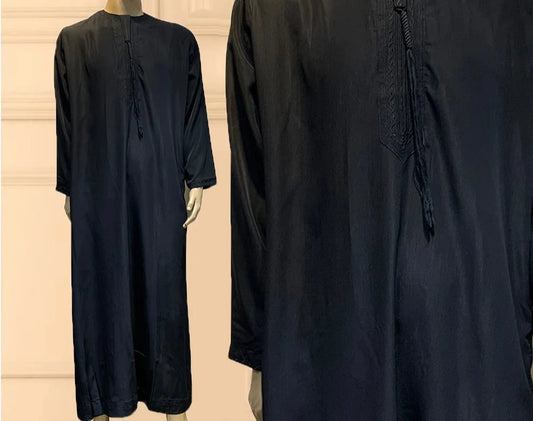 Midnight Noir (Emirati Thobe)